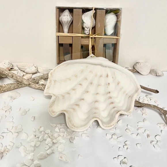 Set of 3 ceramic Sea Shell spreading knives. - Picture 3 of 3